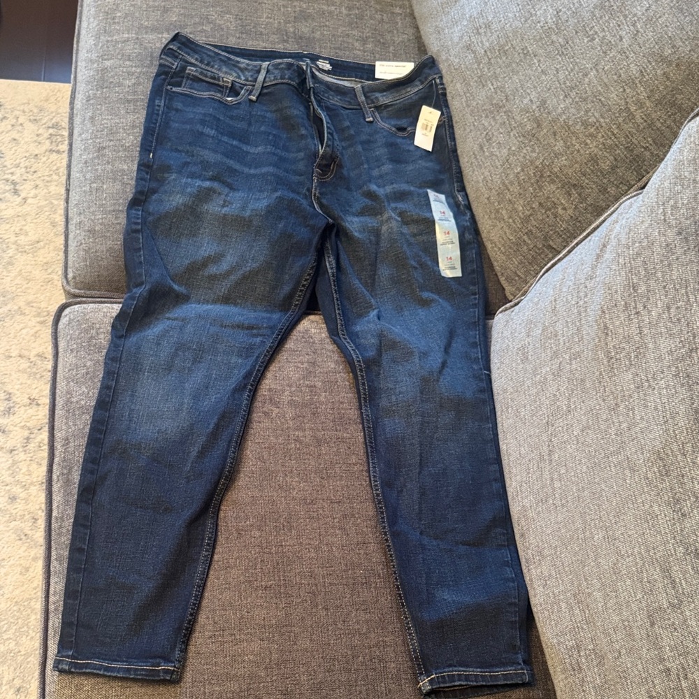 NWTs: Old Navy High rise rockstar super skinny jeans with secret smooth pockets